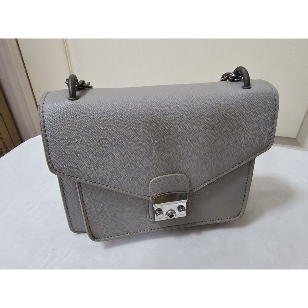 กระเป๋า madam peony มือสอง