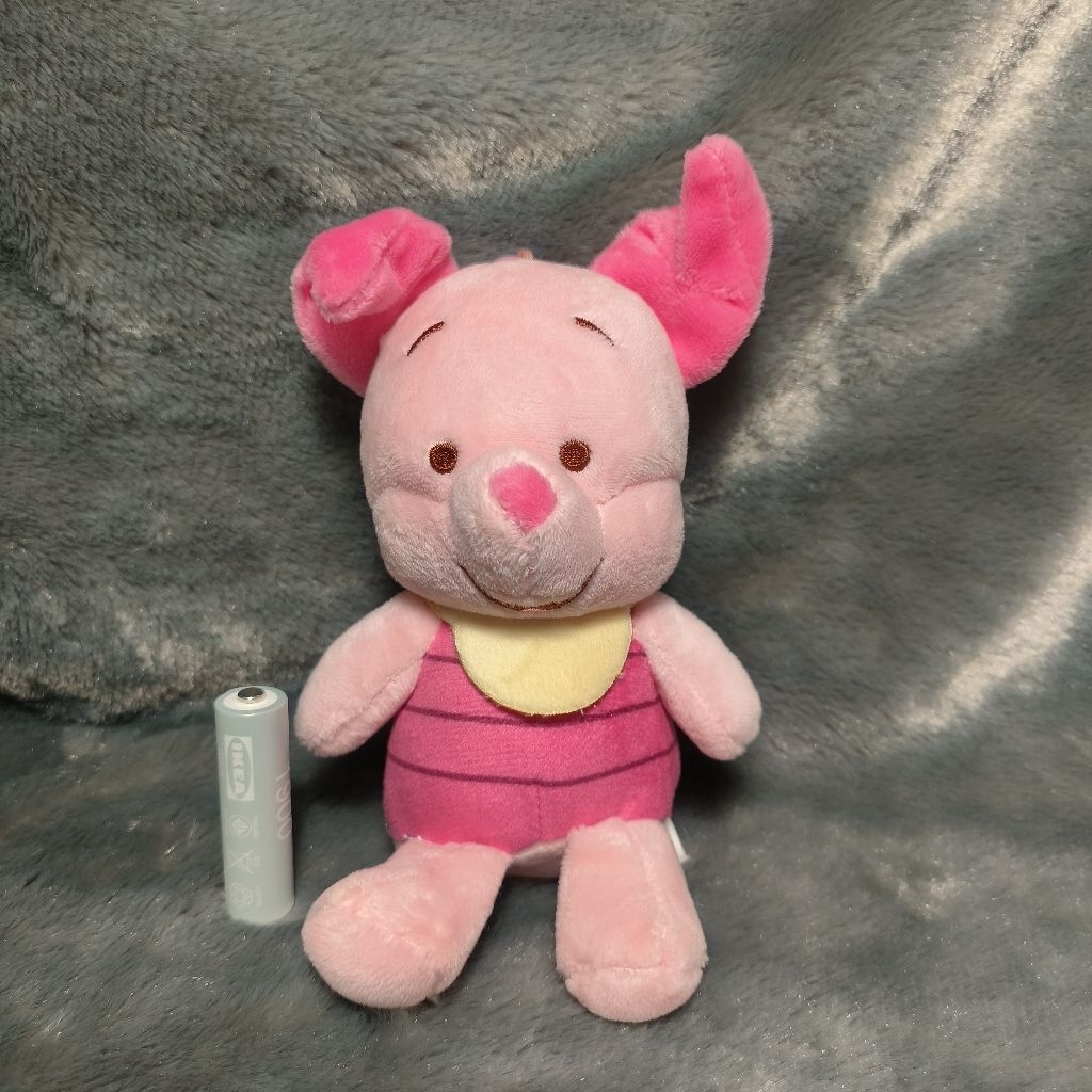 พวงกุญแจตุ๊กตาพิกเกล็ต จากวินนี่เดอะพูห์ Piglet Winnie the Pooh Plush Keychain