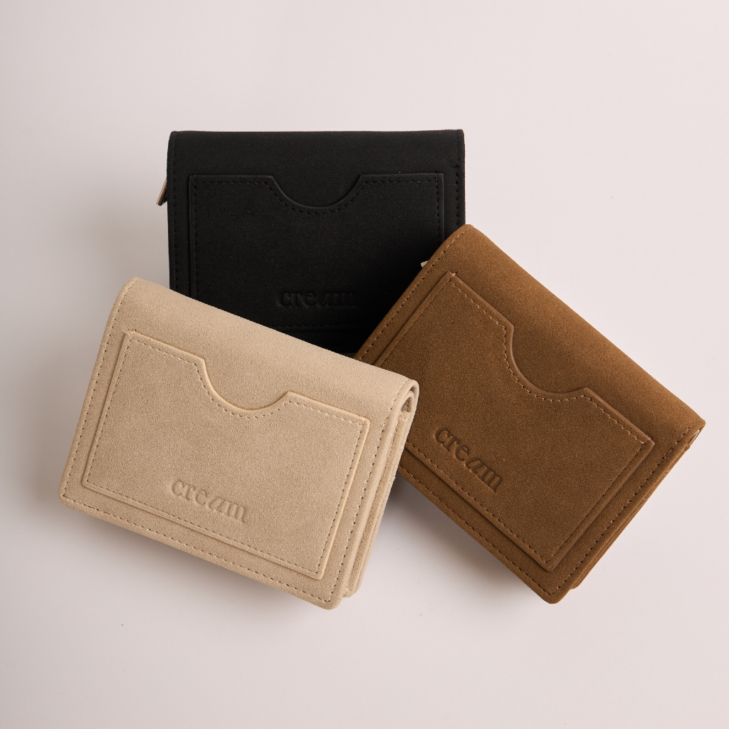 cream___th Cassette Wallet Suede กระเป๋าสตางค์ใบสั้นมีสายคล้องคอ