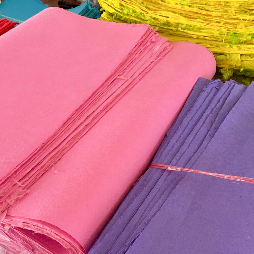 กระดาษสาผิวเรียบ แผ่นใหญ่ ขนาด 125x60 ซม.