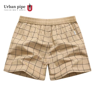 URBAN PIPE กางเกงขาสั้นผู้ชายลำลองรุ่นใหม่ปี 2026 ความยาวเหนือเข่า แบบกลาง สีเรียบ ดีไซน์ทันสมัย เอวยางยืด รหัส 520555