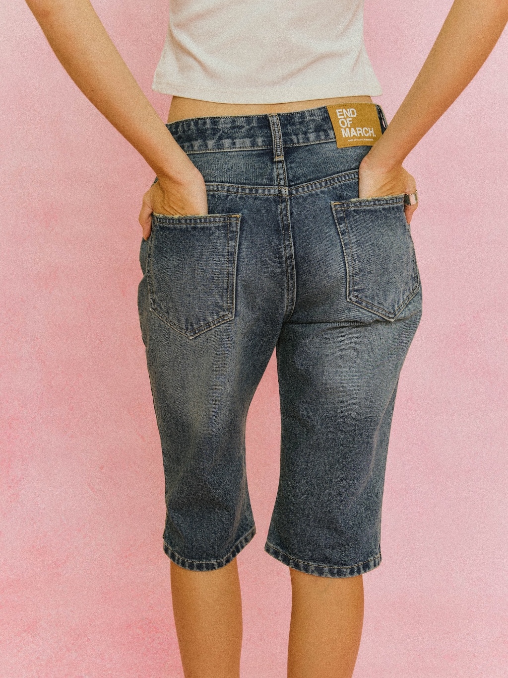 ENDOFMARCH | CAPRI JEANS กางเกงยีนส์ขาสั้นทรงคาปรี เอวกลาง-ต่ำ