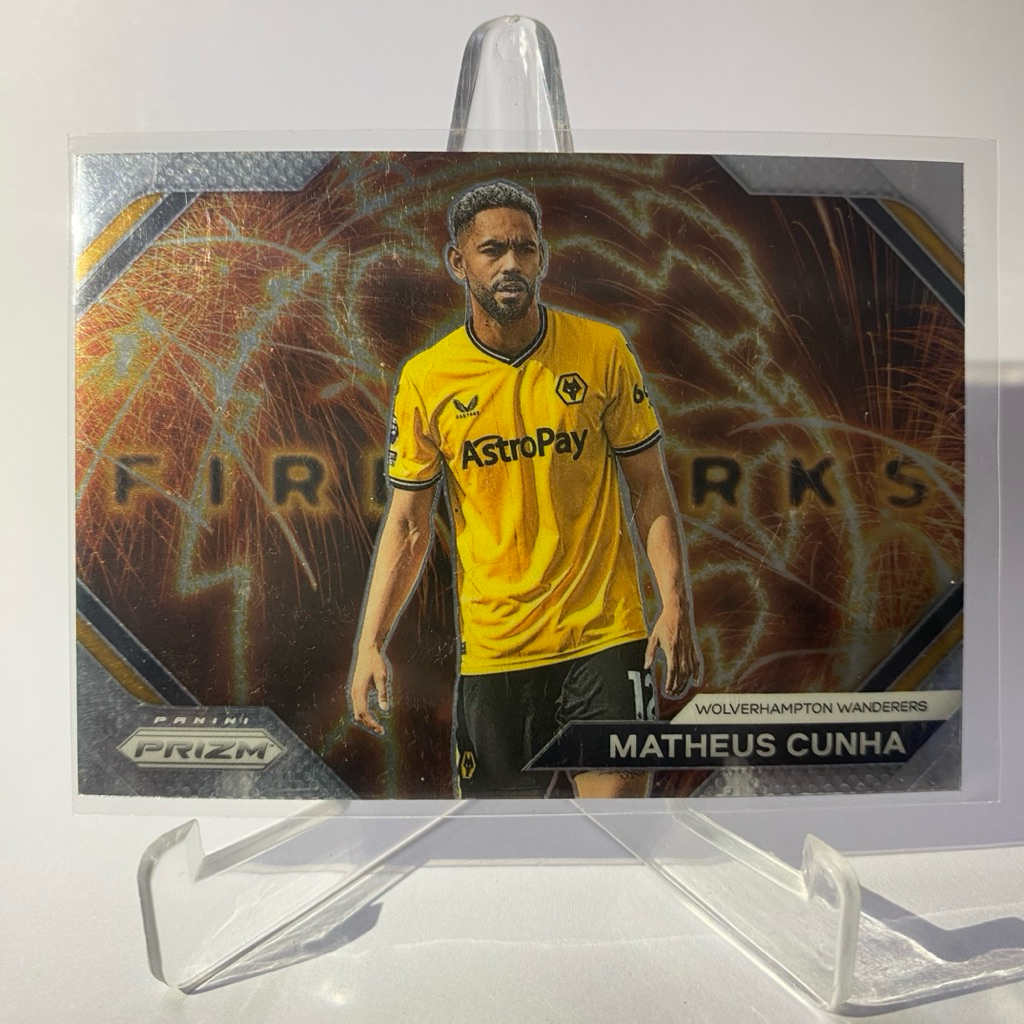 การ์ดนักฟุตบอล MATHEUS CUNHA, WOLVERHAMPTON, FIREWORKS PANINI PRIZM 2023