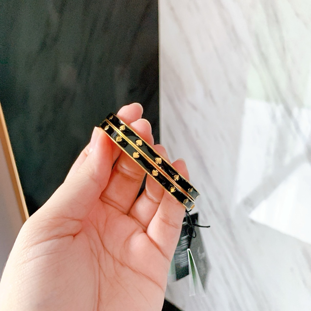 🖤🖤กำไล Kate Spade Spot The Spade Enamel Hinged Bangle Black  มาพร้อมถุงผ้า🖤🖤