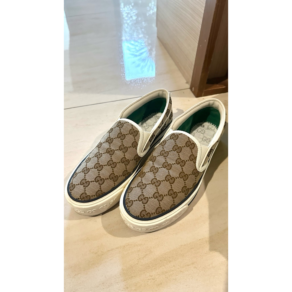 รองเท้า Gucci /มือสองสภาพใหม่