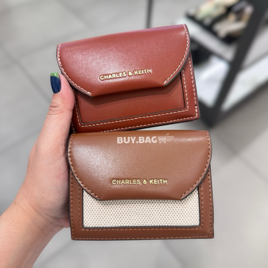 CHARLES & KEITH กระเป๋าสตางค์ใบสั้น