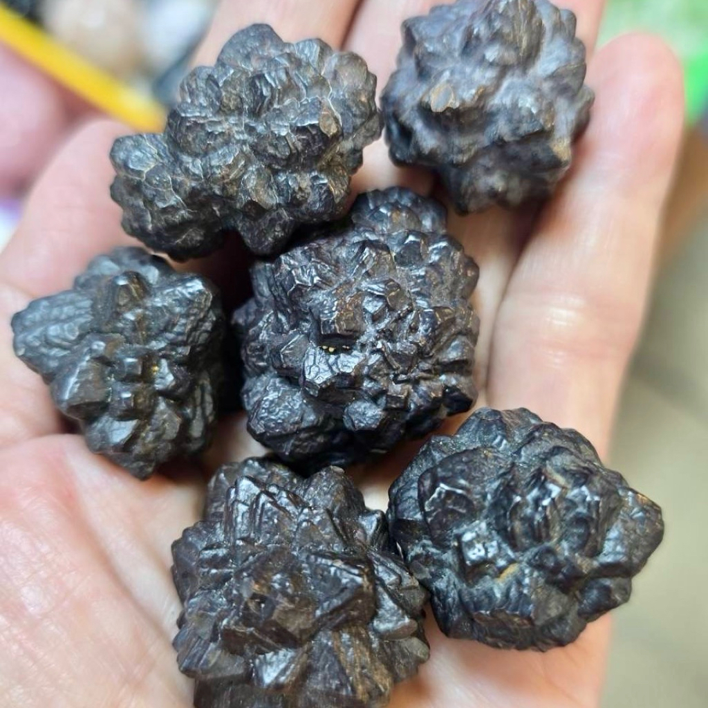 หิน Prophecy Stoneหินรวมไซร์ หรือหินพยากรณ์ หินธรรมชาติอียิปต์คำทำนายคริสตัล#คตแร่เหล็กไหลงอกเนื้อดำ