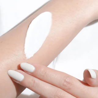 DEARSPA In Shower Tone Up Cream โทนอัพผิวกายใช้แล้วล้างออก ปรับผิวขาวกระจ่างใส กันน้ำ กันเหงื่อ 300ml