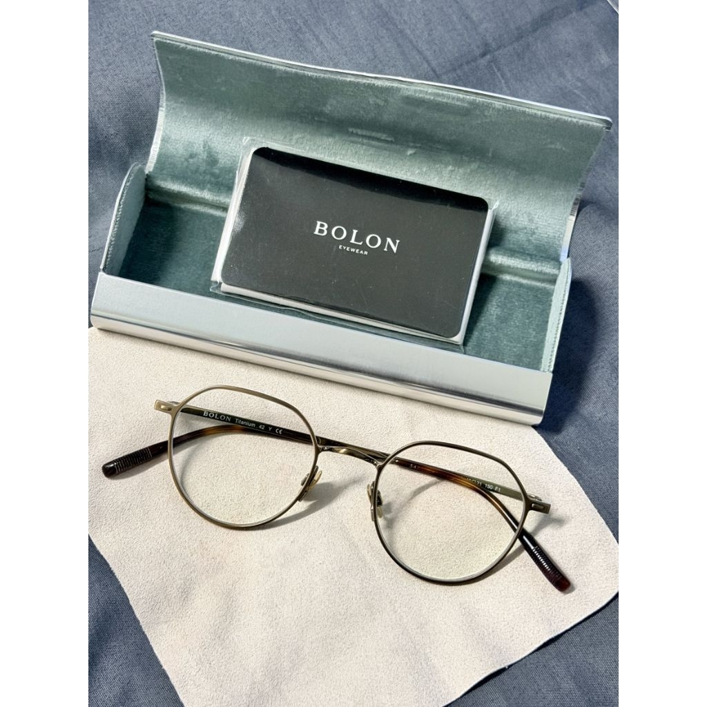 กรอบแว่นสายตา BOLON มือสอง