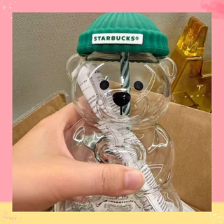 แก้วน้ำสตาร์บัคส์ รุ่นหมีแก๊งค์ หมวกเบเร่สีเขียว แก้วใสสวยงาม มีลายโลโก้ชัดเจน มาพร้อมหลอดดื่มสายสี