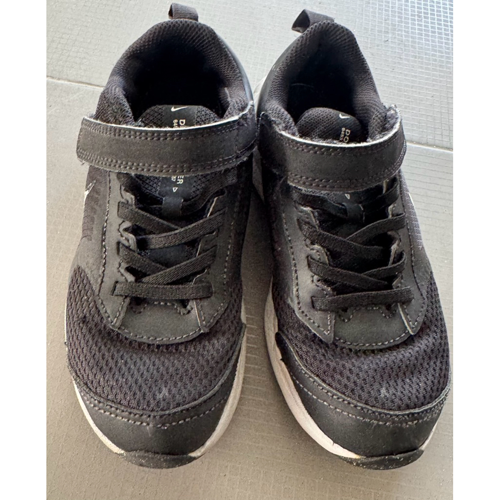 ส่งต่อรองเท้าผ้าใบเด็ก Nike