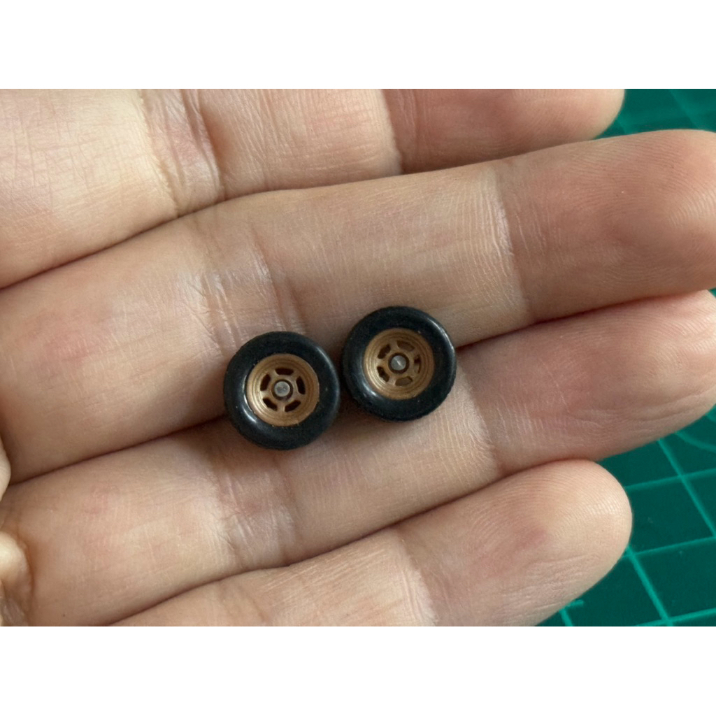 ล้อยาง รถยนต์ 1:64 ขนาด 11 MM ลาย 5 ก้าน สีน้ำตาล ยางถอดได้