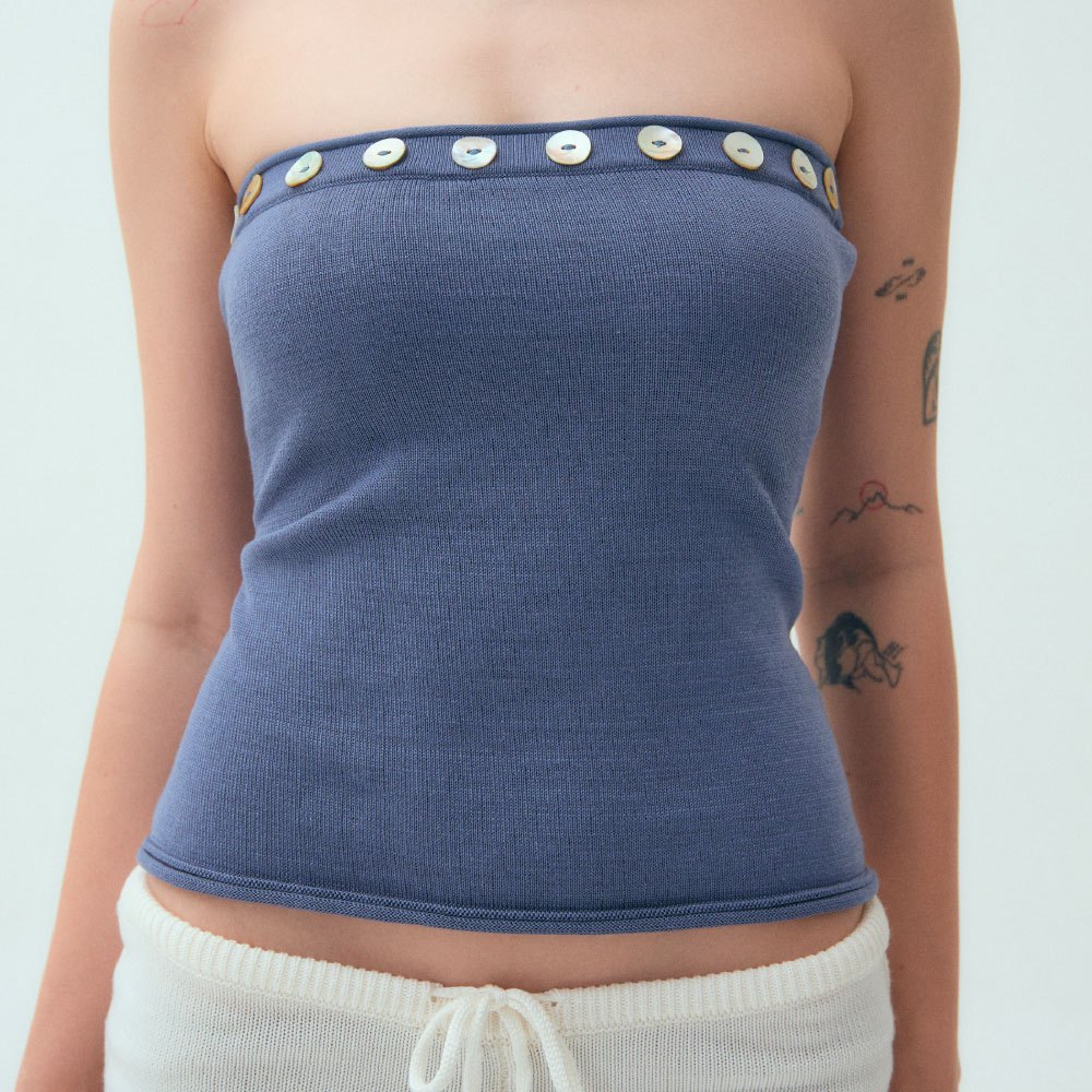 HerSonders | Soleil Tube Top (3 colors) – เสื้อเกาะอกไหมพรมสไตล์summer ดีเทลกระดุมเปลือกหอย ทรงเข้ารูป เหมาะกับใส่ไปทะเล