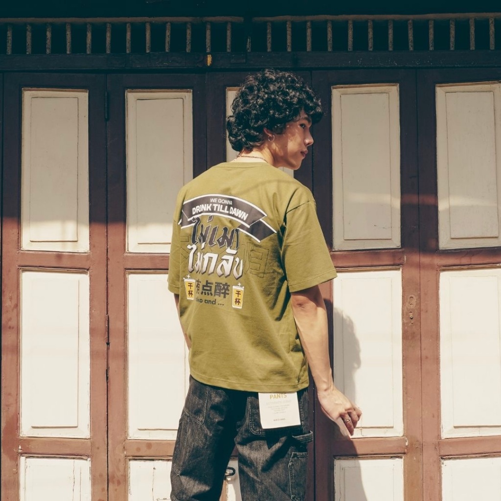niko and ... [YOUNG HENG (ยังเฮง) Collection] เสื้อยืดDrink Till Dawn(ไม่เมาไม่กลับ) T-Shirt (Green)