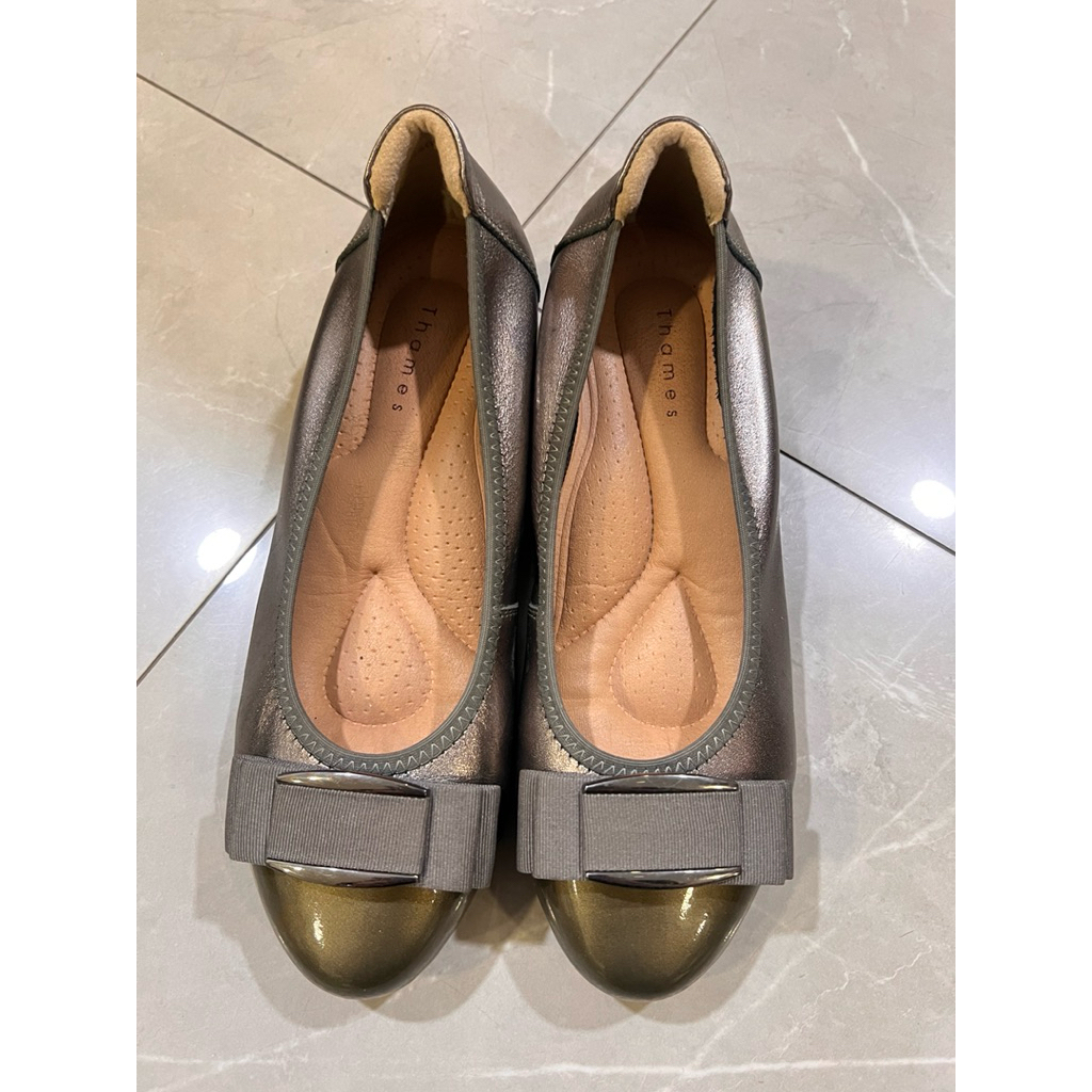Thames รองเท้าคัชชูส้นเตารีดมือสอง