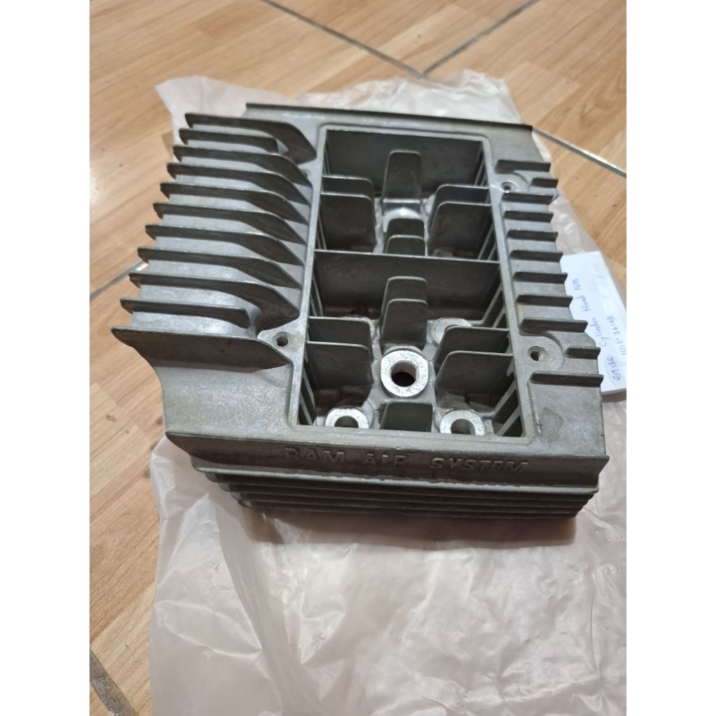 ฝาสูบ Suzuki GT185-GT185A-GT185M-GT185 Ram Air ของแท้ญี่ปุ่นใหม่เก่าเก็บสวยๆพร้อมใส่ใช้งานได้เลย