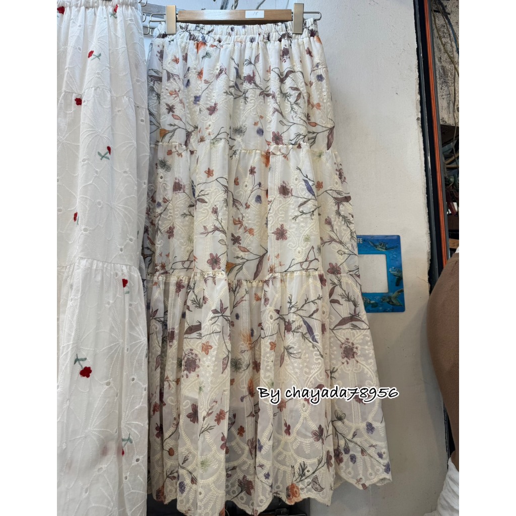 กระโปรงยาวผ้าแก้วลายดอกไม้ปักลายในเนื้อผ้า เย็บต่อกัน 3 ช่วง #5531-2 - รูปที่ 2