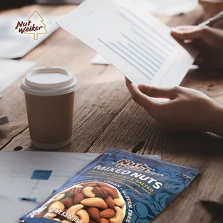 นัท วอล์คเกอร์ มิกซ์นัตเดอลุกซ์ 30 ก. Nut Walker Deluxe Roasted & Salted Mixed 30 g.