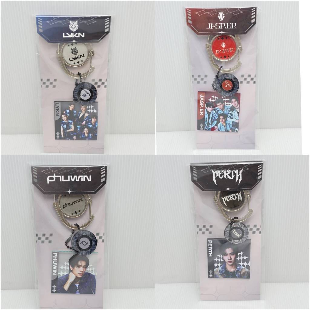 <พร้อมส่ง> พวงกุญแจ CARABINER KEYCHAIN RISER CONCERT : THE FIRST RISE #LYKN #JASPER #PHUWIN #PERTH #
