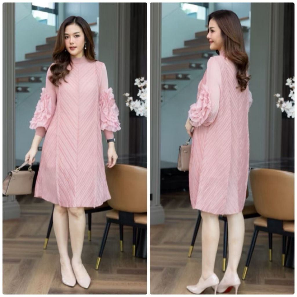 📌ทักก่อนสั่ง นางแบบสูง 174 Cm 📌 เดรสอัดพลีท อก42“-60” ชีฟองแต่งดอกไม้ cutie