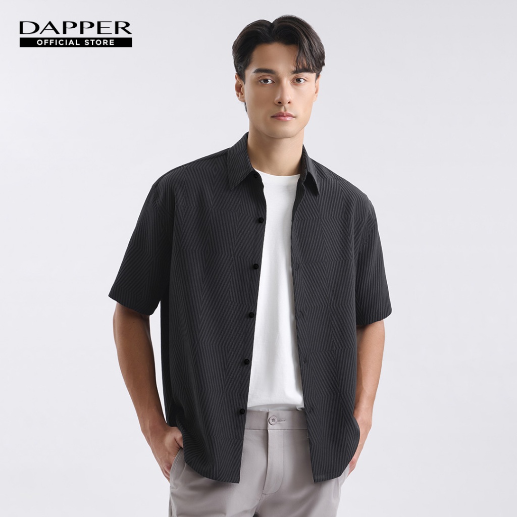 DAPPER เสื้อเชิ้ตแขนสั้น Tonal Geometric Shirt สีดำ (BCS/BK/542LJ)