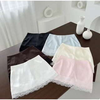 Cayla satin กระโปรงกางเกงซาตินขอบลูกไม้ เอวต่ำ