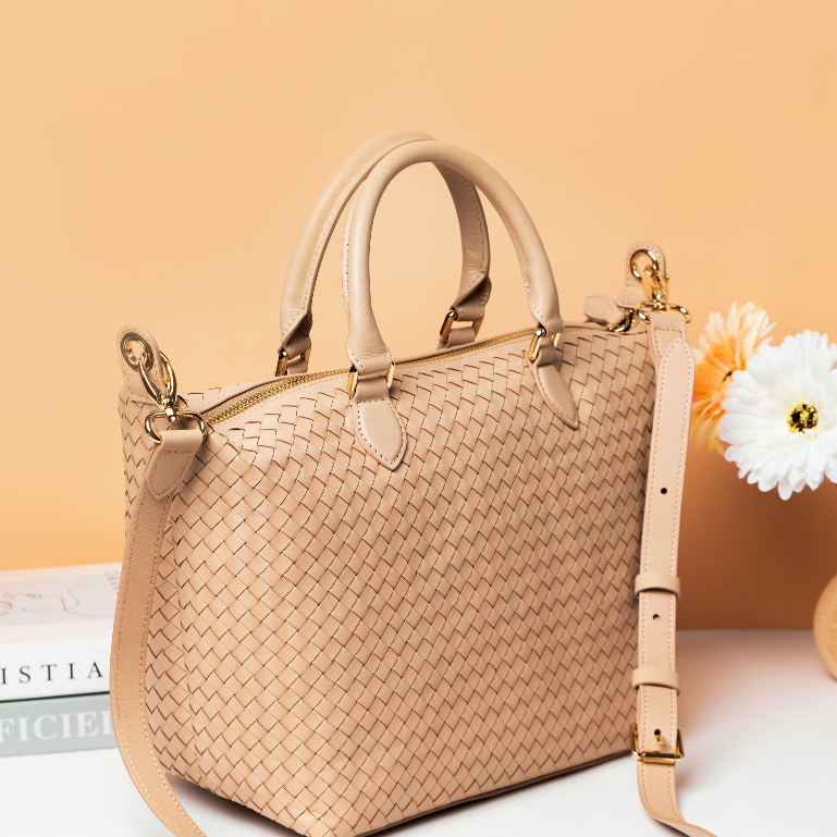 02-391 Terra Tote Bag Intrecciato กระเป๋าถือหนังแท้ สานมือทั้งใบ ยี่ห้อ klaas ของแท้