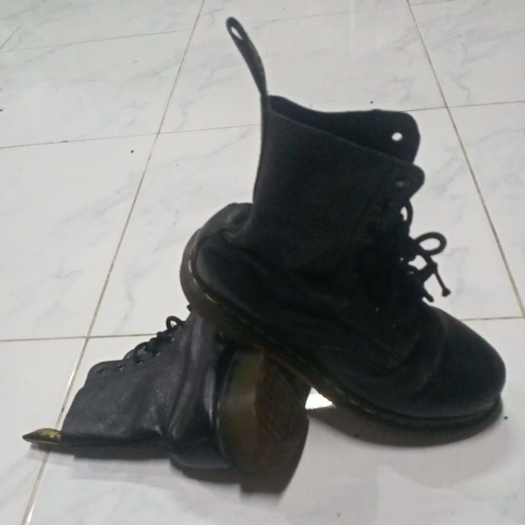 รองเท้าบูท Dr. Martens