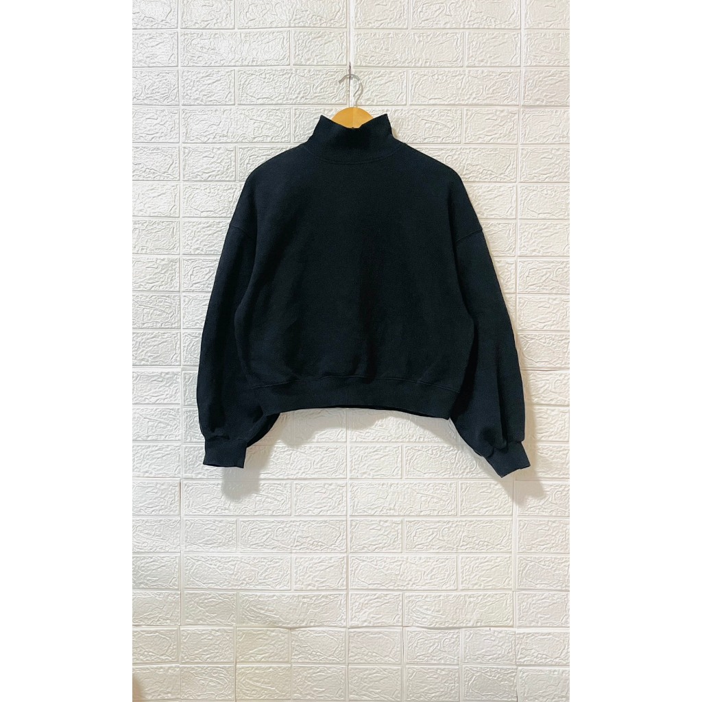 เสื้อกันหนาวคอปีน GU  สีดำ  มือสอง Size M