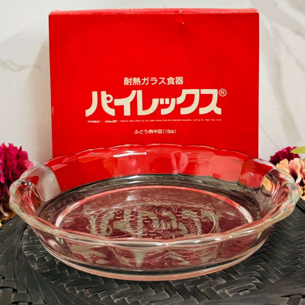 จานแก้วทนความร้อน PYREX IWAKI GLASS PYREX Iwaki  PYREX รุ่น 207 ลายองุ่น มือสอง จากญี่ปุ่น