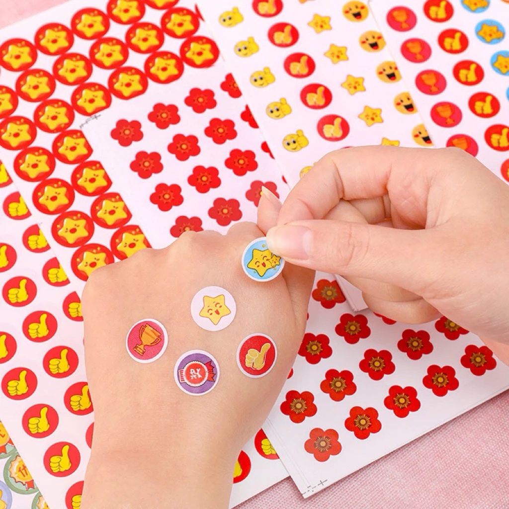 <พร้อมส่ง> สติ๊กเกอร์ Emoji Stickers 😋 12แผ่น 🥰 660ดวง 😎อิโมจิ สติ๊กเกอร์แผ่น เครื่องเขียน