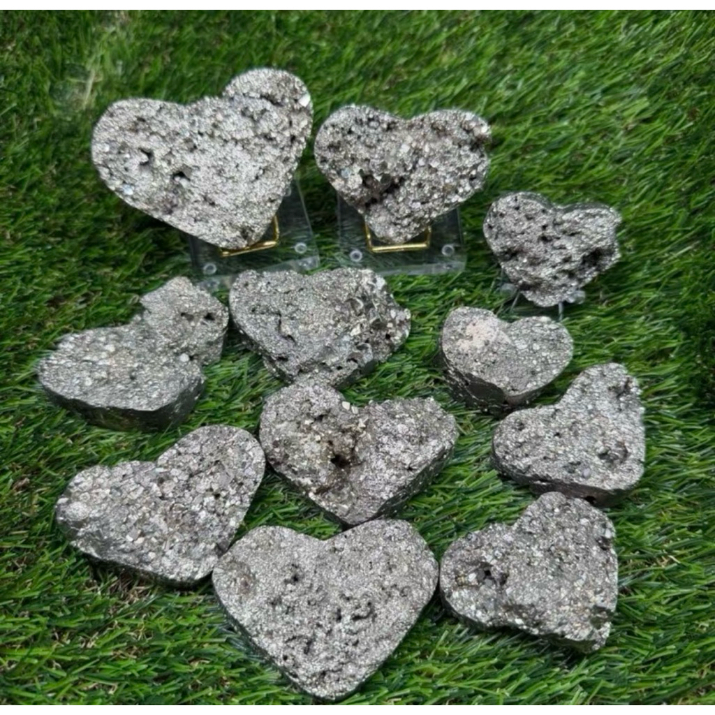 Natural Pyrite Heart Crystal หัวใจไพไรต์แท้ ก้อนแร่ประกายทอง สไตล์วินเทจ