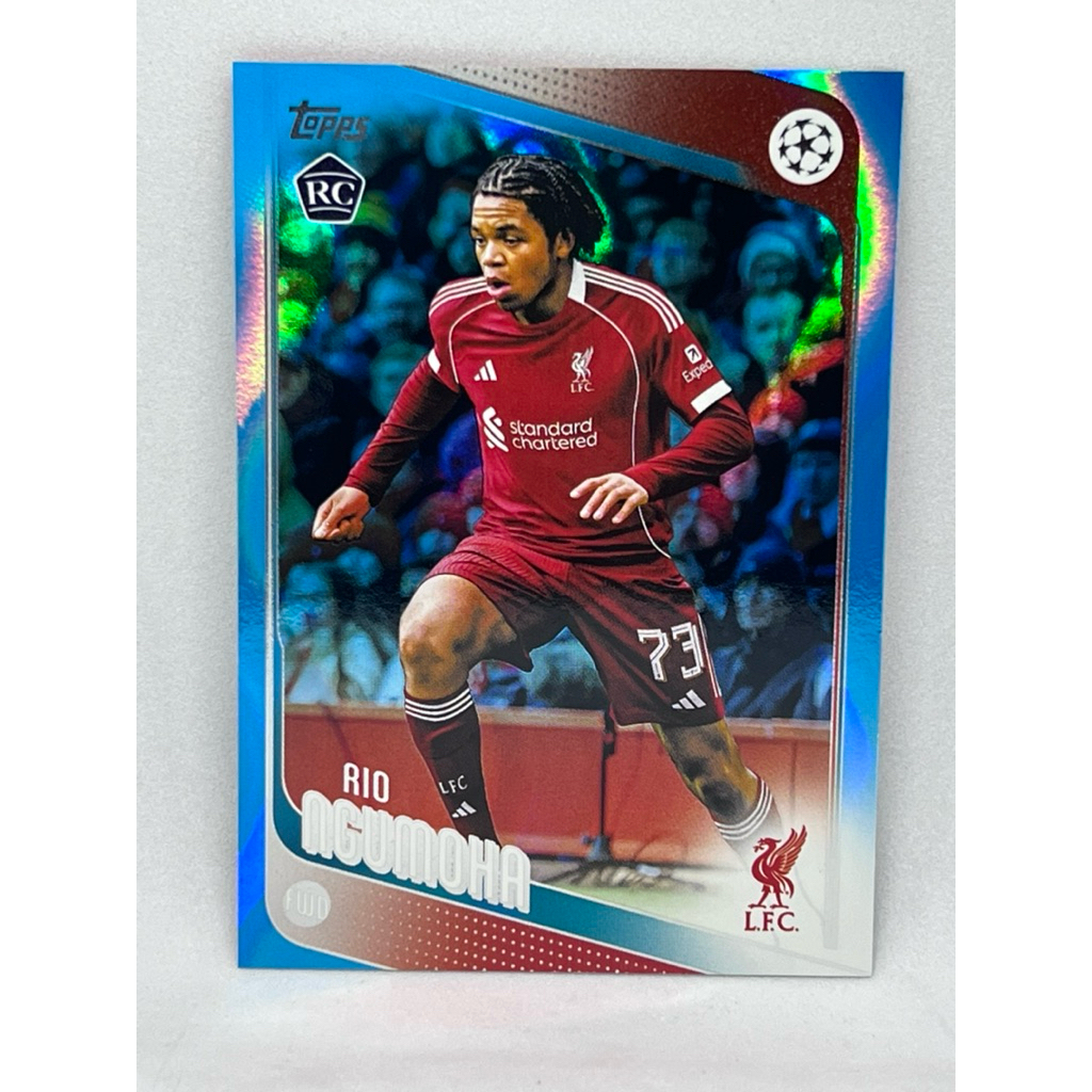 การ์ดฟุตบอล Topps 2024 - 2025 UCC Rio Ngumoha RC Neon Blue FlowFractor