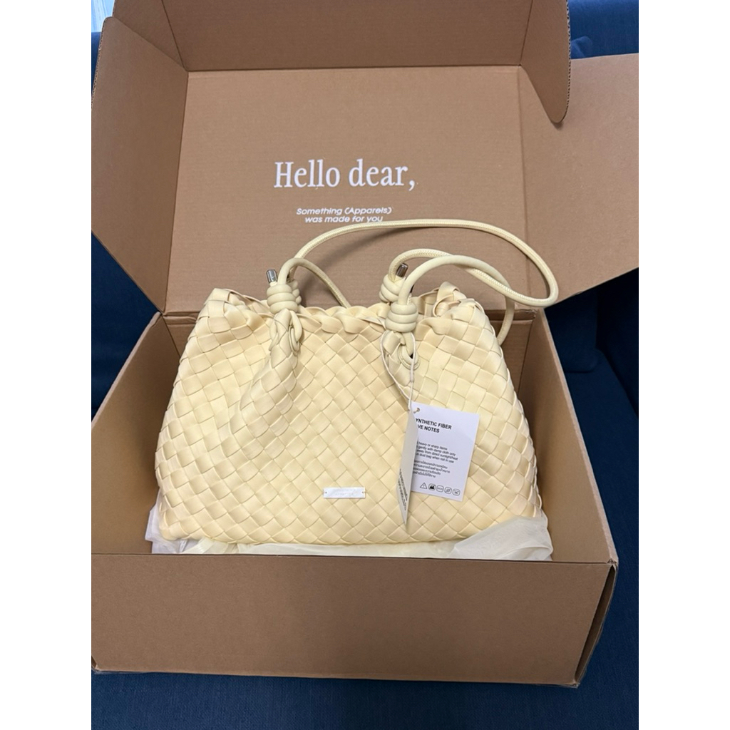 new* ใหม่ป้ายห้อย กระเป๋าโท้ต แบรนด์ something apparels Jardin bag