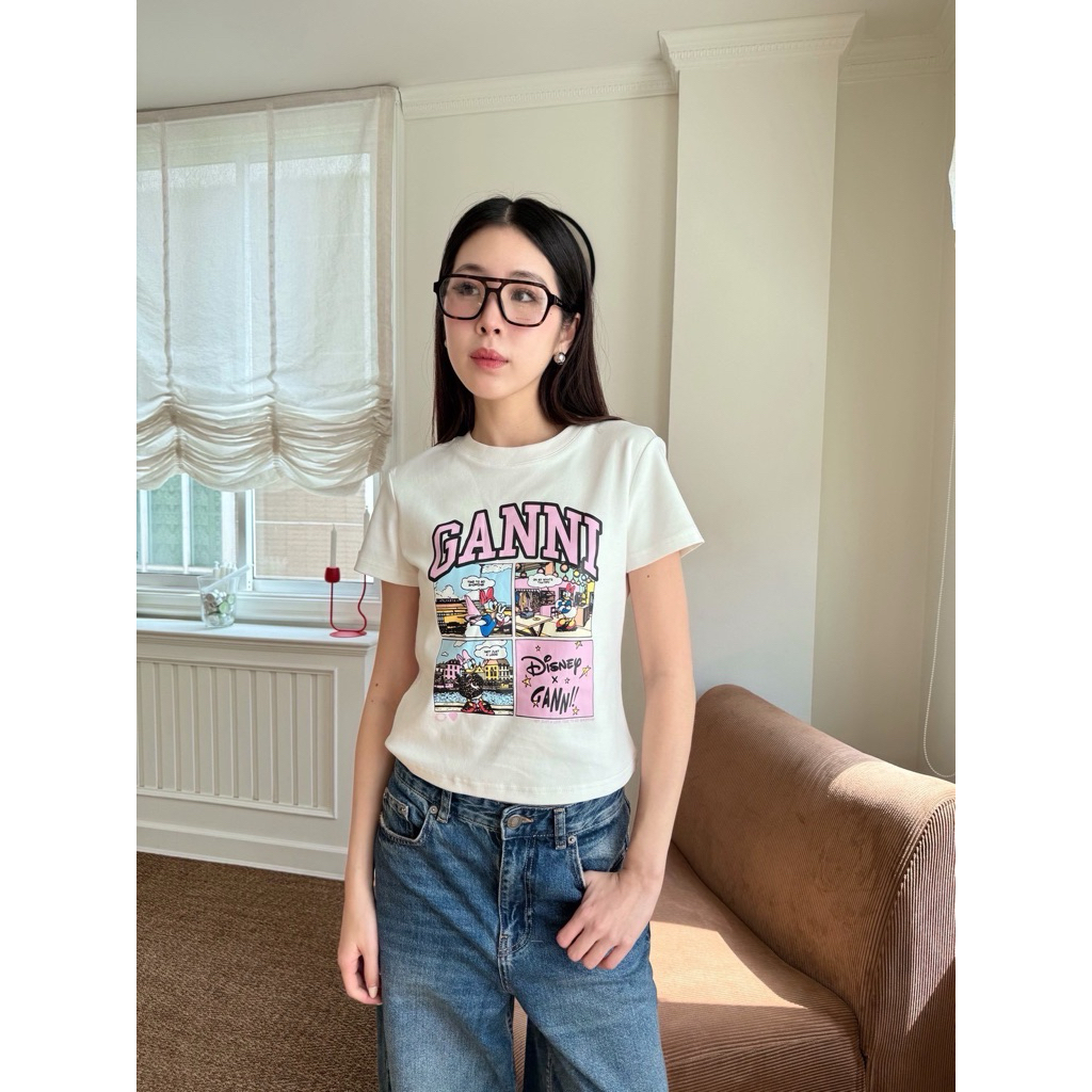 Ganni baby tee 🤍  เสื้อยืดคอกลมแขนสั้นทรงเบบี้ที ลายใหม่น่ารักมาก ลายสกรีนหน้า แบรนด์ดังเกาหลี
