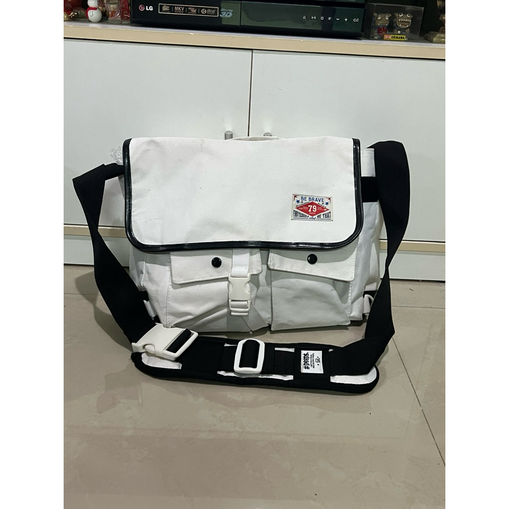 กระเป๋าสะพายแบรนด์PEEPSมือสอง