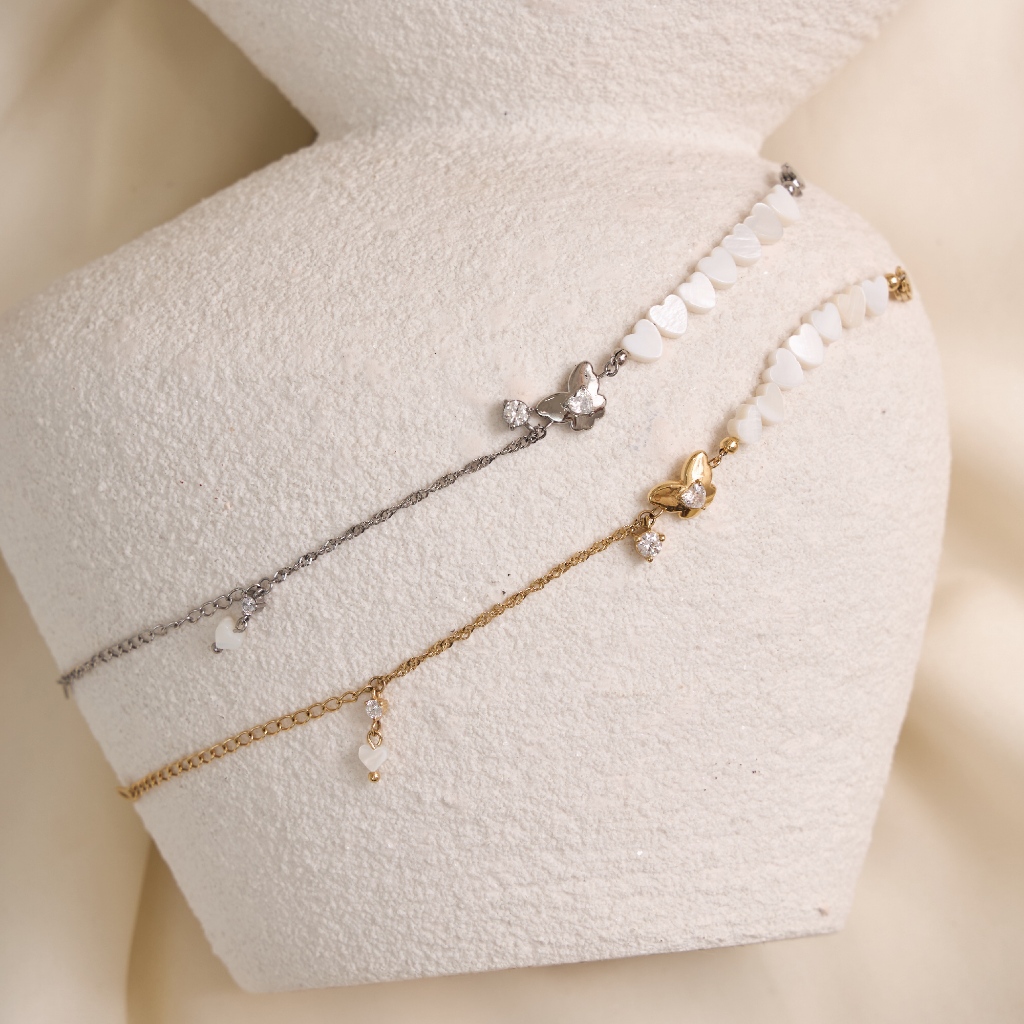 earika.earrings - monarch bracelet สร้อยข้อมือผีเสื้อเปลือกมุกหัวใจ วัสดุสแตนเลส (stainless steel)