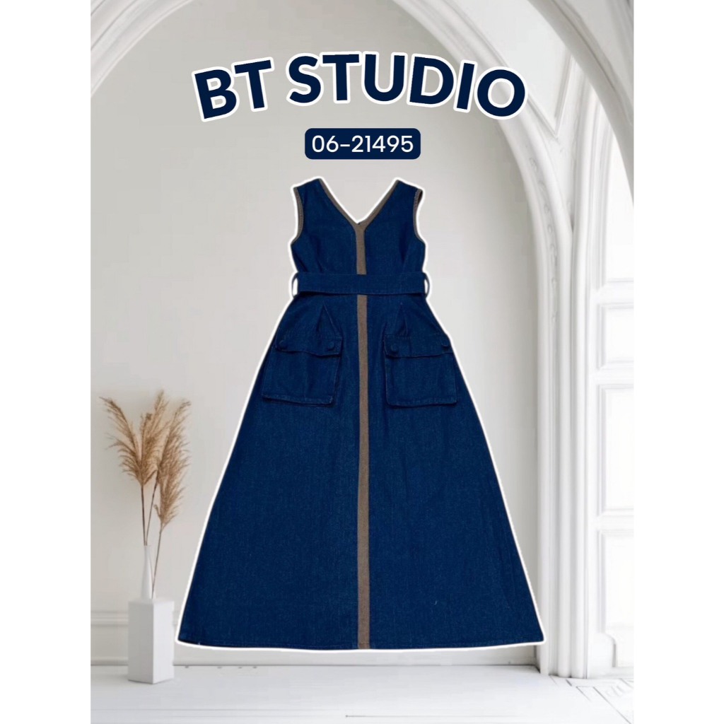 BT 06-21495  เดรสยีนส์ยาว แขนกุด คอวี แต่งแทบสีน้ำตาลด้านหน้า