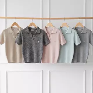 DACH POP เสื้อโปโลไหมพรมติดโลโก้น้องดัช