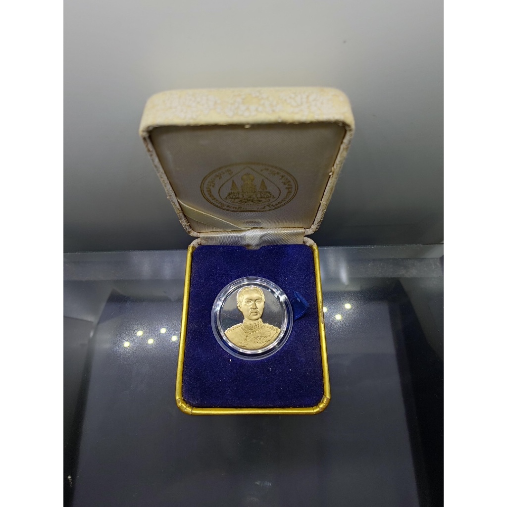 เหรียญคามิโอ เงินขัดเงา หน้ากากทองคำแท้ ที่ระลึก"สร้างอาคารกาญจนาภิเษก ร.9" เฉลิมพระเกียรติ รัชกาลที