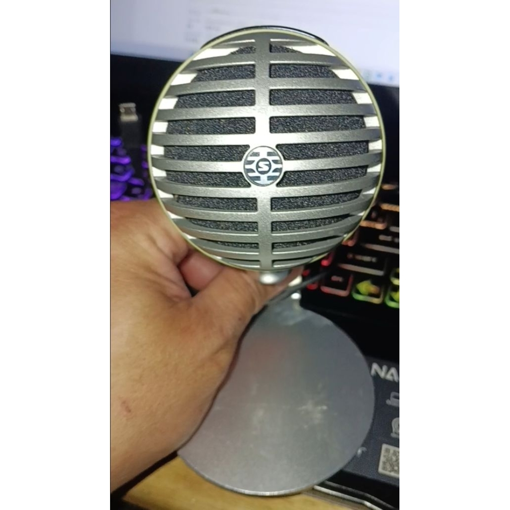 ไมค์คอม shure mv5 มือสอง ต่อคอมกับ usb หรือ iphone ช่อง lining ได้ (มีแค่ตัวนะ กล่องหายไปแล้ว)