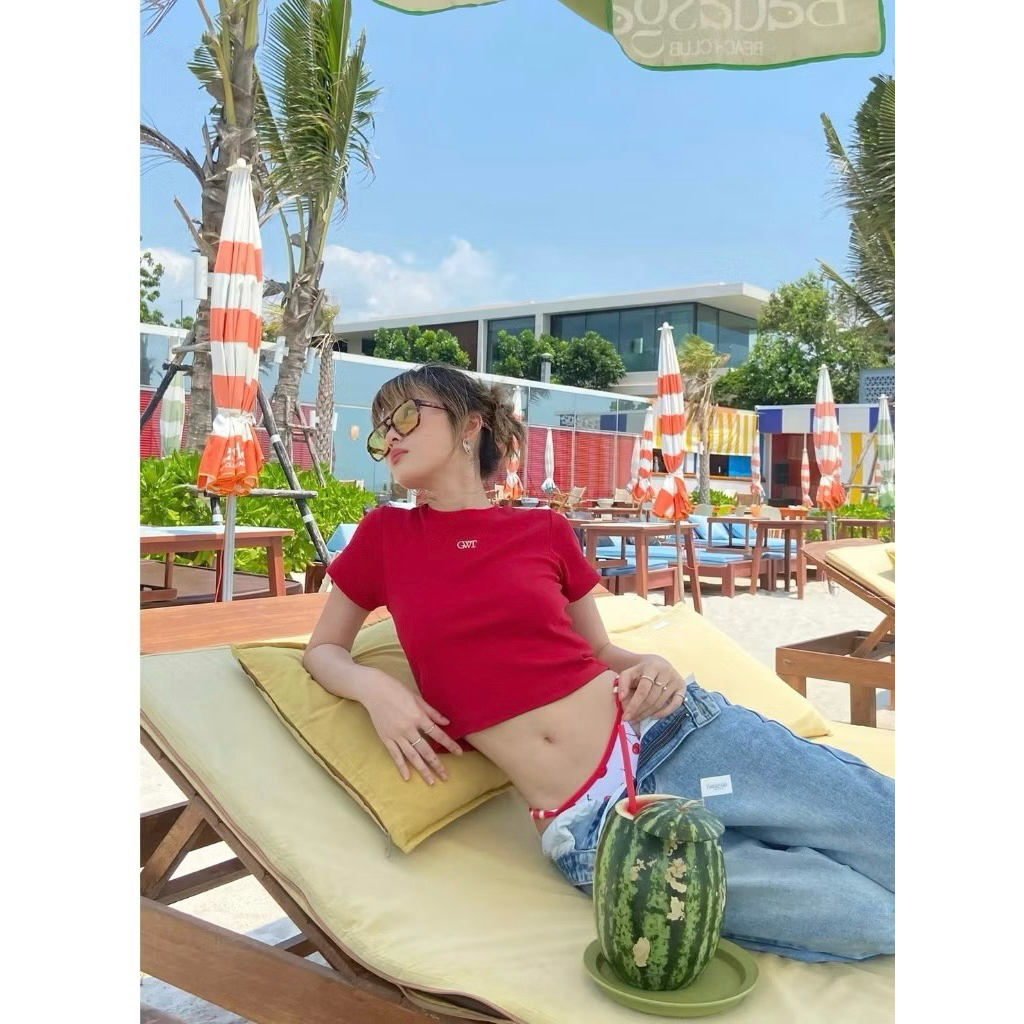 เสื้อยืดครอป "GWT Baby tee" สี Ruby red ร้าน IG:Geschwisters ขออนญาตใช้รูปร้านส่งต่อเสื้อค่ะ