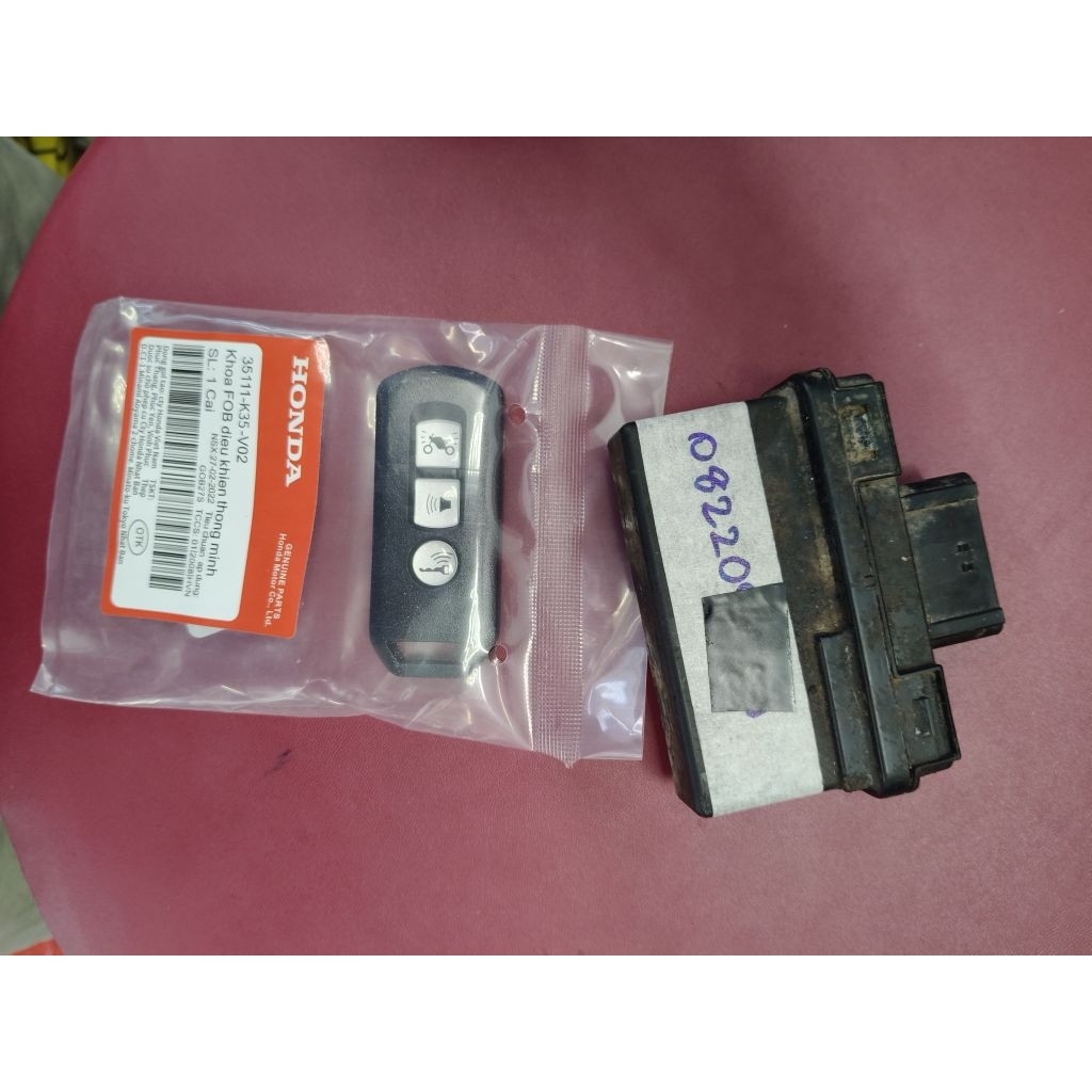 กล่องรีโมท honda PCX 150 ปี 16-17 รหัส k 35 มือสอง🇹🇭