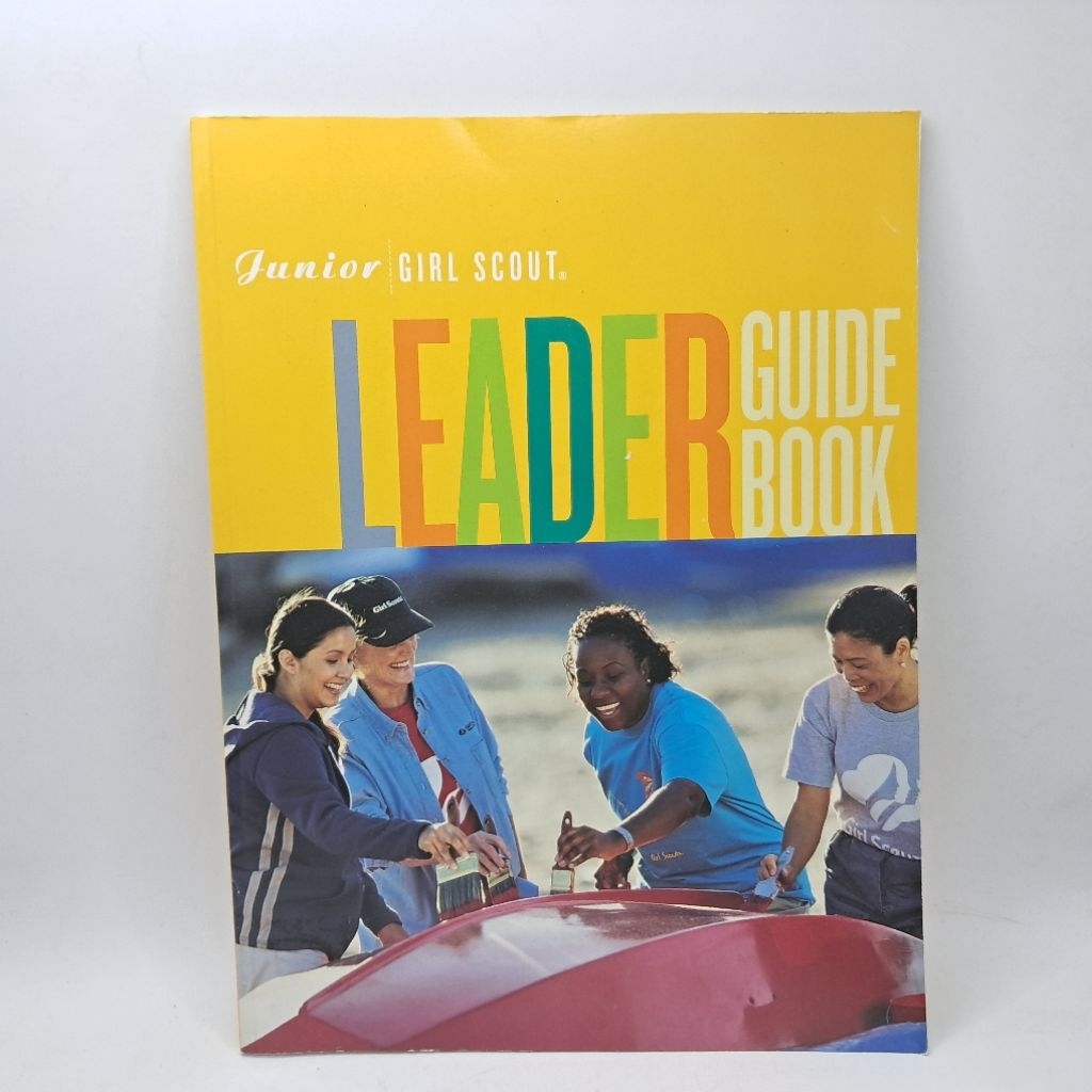 #U #มือสอง : Junior Girl Scout Leader Guide Book(หนังสือความรู้)