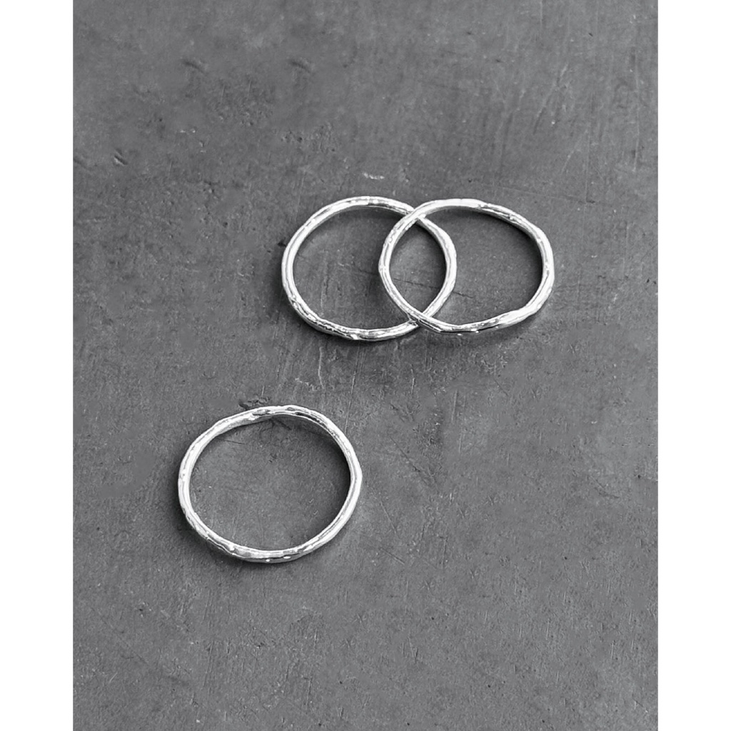 (ring) : GUSH WAVE RING SILVER925 / แหวนเงินแท้ ทรงแฮนเมด ขนาด1.2mm (ราคาต่อ1วง) / YOUR WISHLIST
