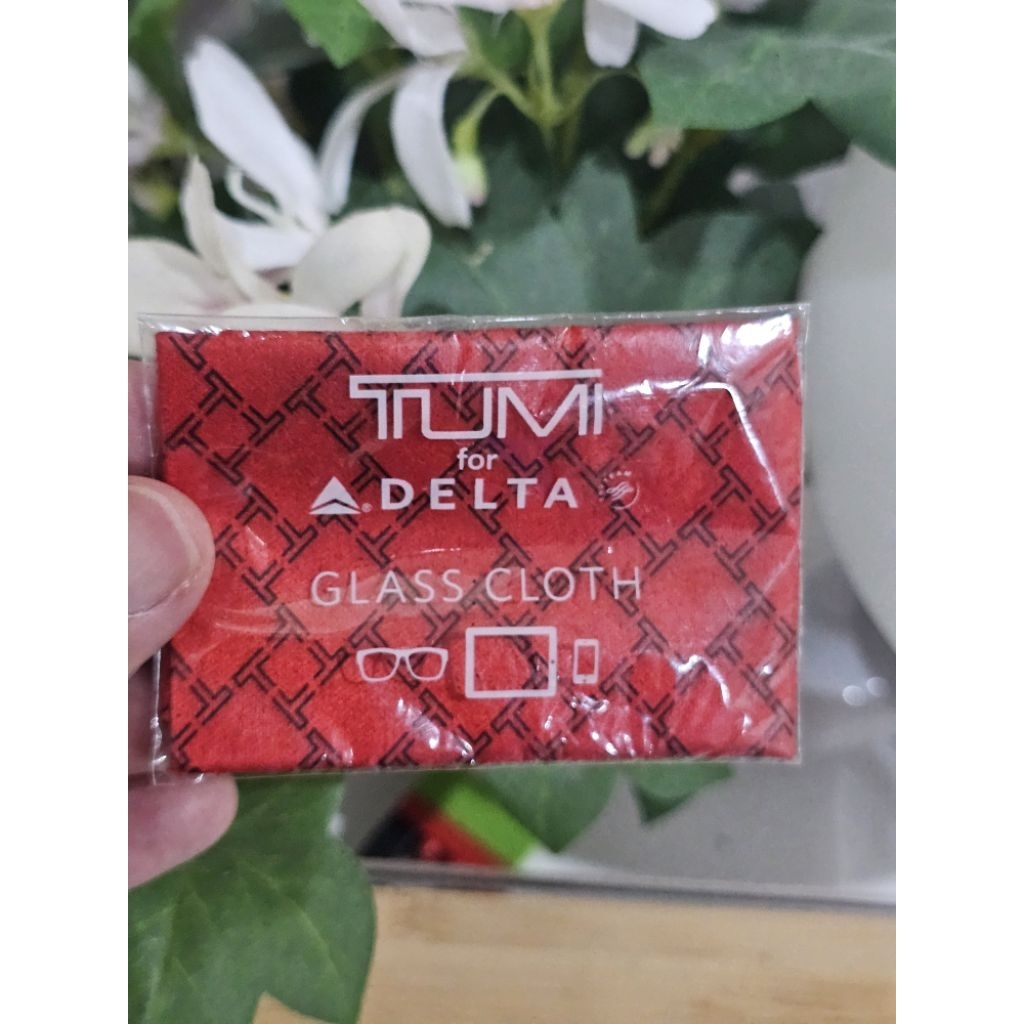 ผ้าเช็ดแว่น TUMI มือสอง