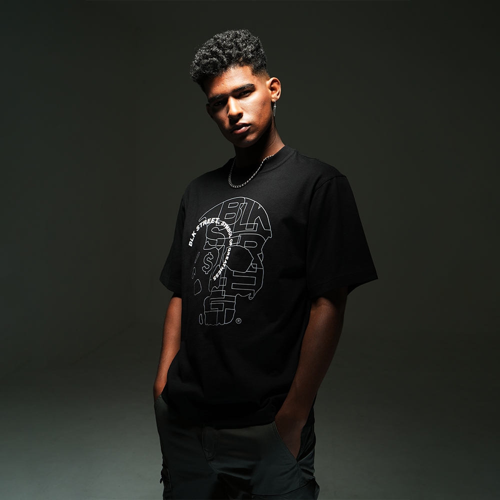 DAVIE JONES [BLK STREET] เสื้อยืดผู้ชาย Graphic Oversized Fit T-Shirt สีดำ WA0304 ราคา ถูกที่สุด ดีลบีเคเค แกลเลอรีภาพที่ 2