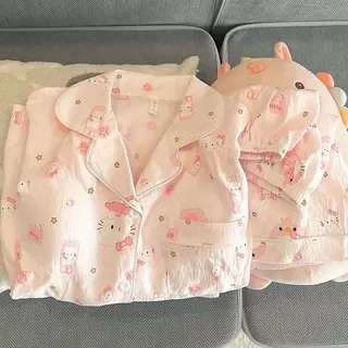 ชุดนอนสีชมพู HelloKitty ชุดนอน Two-Piece กางเกงขาสั้นแขนสั้น เหมาะสำหรับฤดูร้อน จัดส่งจากประเทศไทย ผ้า Cloud Sense เหมาะ
