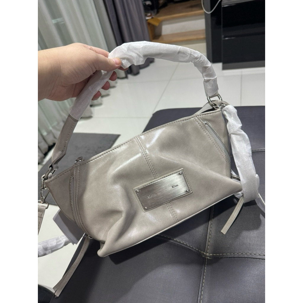 กระเป๋า Martin Kim side zipper two way bag in grey