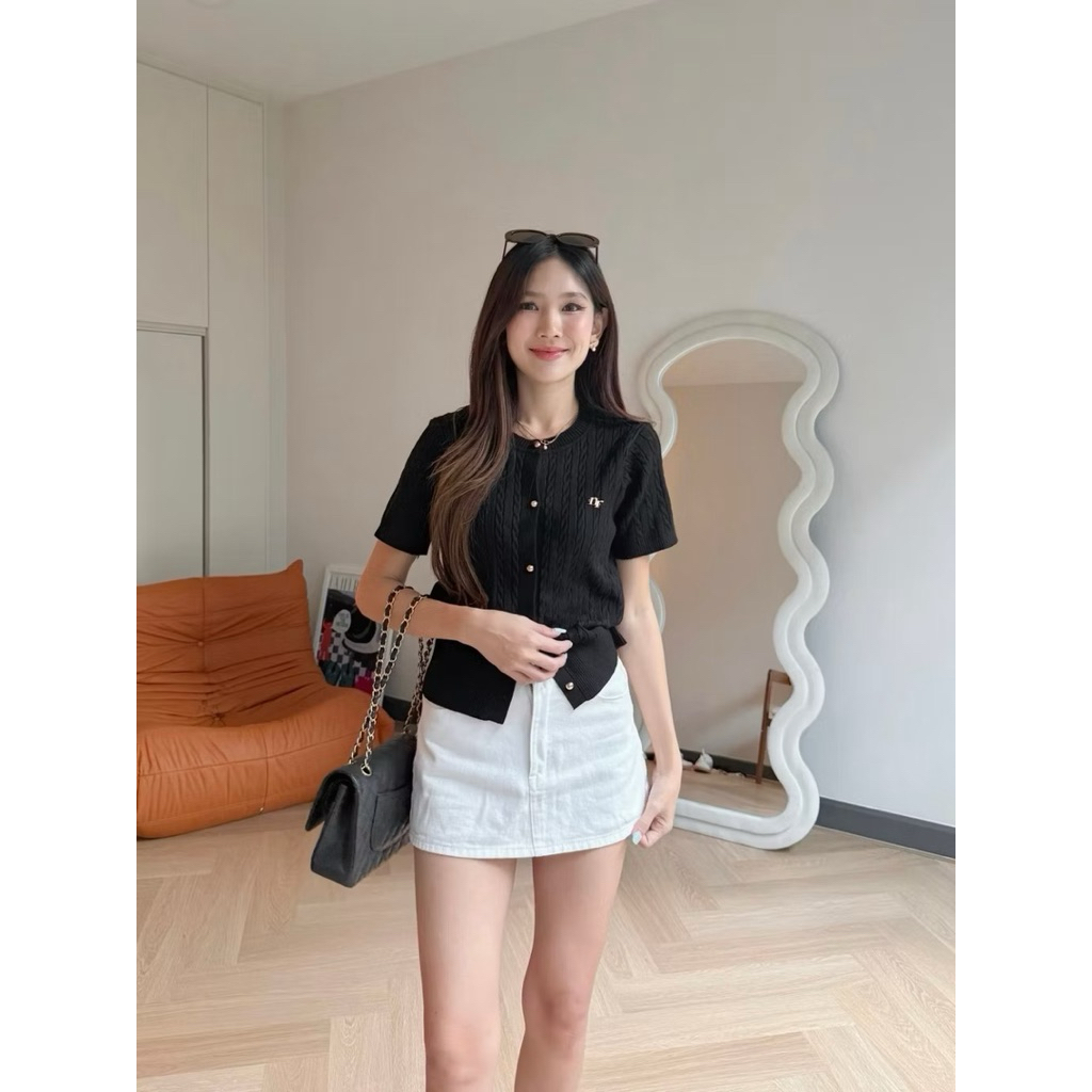 New S✅ NICHARIS - เสื้อไหมพรมคอกลมถักลาย รุ่น Onnie Knit Top
